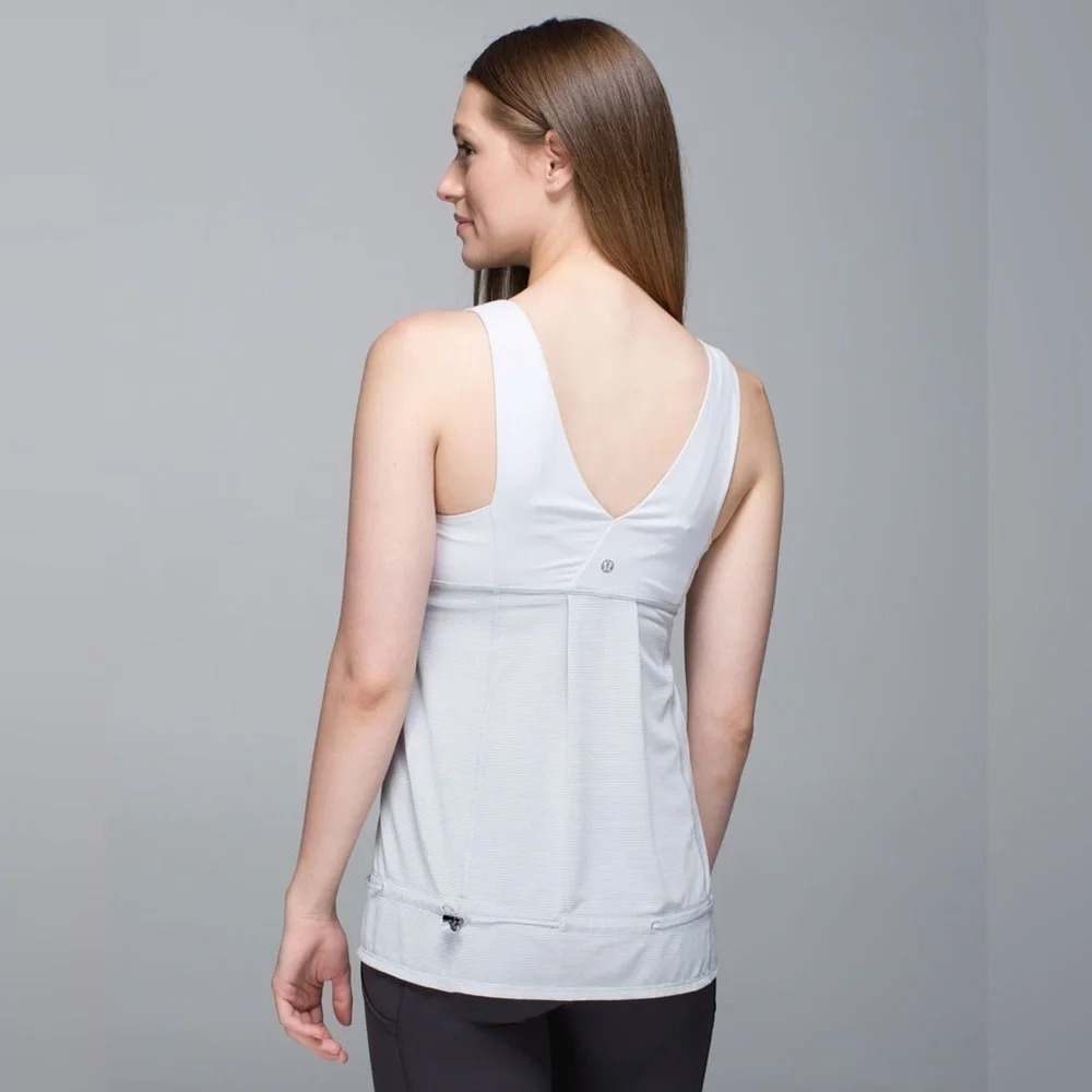 Lululemon Run: Ta Ta Topper White Gray Stripe Size 8 Yoga Active‎ Workout Top